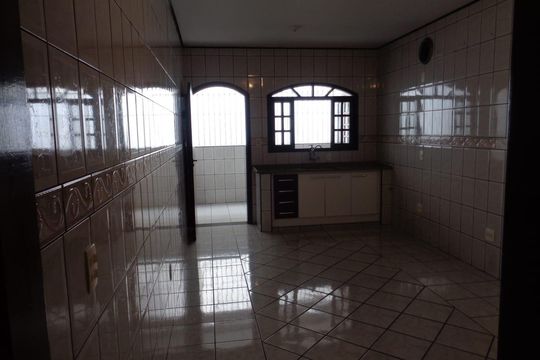 Casa à venda com 3 quartos, 129m² em Parque Capuava, Santo André