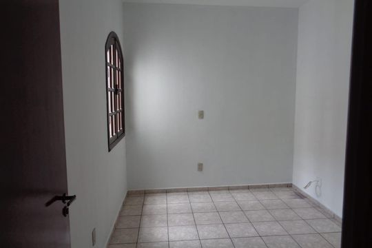 Casa à venda com 3 quartos, 129m² em Parque Capuava, Santo André