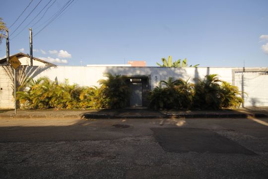 fachada de casa à venda com 5 quartos, 390m² em Bandeirantes (pampulha), Belo Horizonte