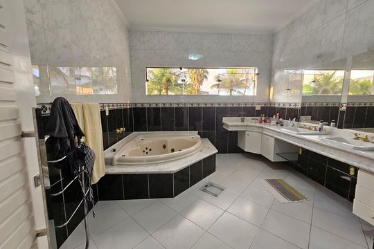 Casa de Condomínio para alugar com 4 quartos, 500m² em Morrinhos, Guarujá