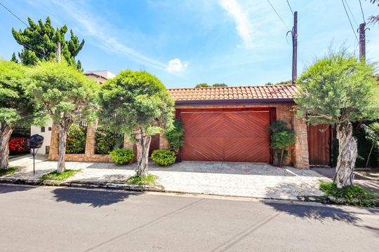 Fachada de casa para alugar com 3 quartos, 300m² em Vila Suiça, Indaiatuba