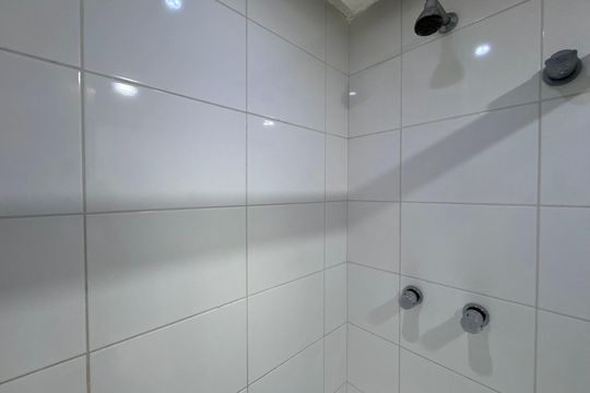 Banheiro Social de apartamento à venda com 3 quartos, 76m² em Barra da Tijuca, Rio de Janeiro