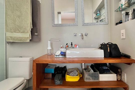 Banheiro da Suíte  de casa de condomínio à venda com 4 quartos, 340m² em Conjunto Habitacional Vila Santana (sousas), Campinas