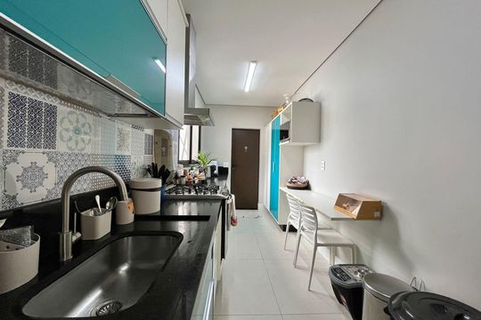 Cozinha de casa de condomínio à venda com 4 quartos, 340m² em Conjunto Habitacional Vila Santana (sousas), Campinas