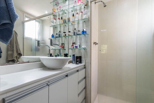 Banheiro da Suíte de apartamento à venda com 3 quartos, 142m² em Tijuca, Rio de Janeiro