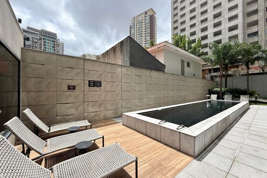 Piscina  de kitnet/studio à venda com 1 quarto, 44m² em Jardim das Acacias, São Paulo
