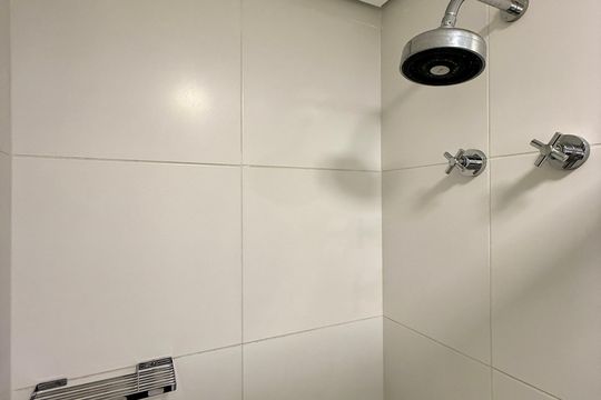 Banheiro Suíte  de kitnet/studio à venda com 1 quarto, 44m² em Jardim das Acacias, São Paulo