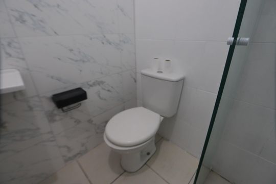 Banheiro de casa para alugar com 2 quartos, 80m² em Jardim Guairaca, São Paulo