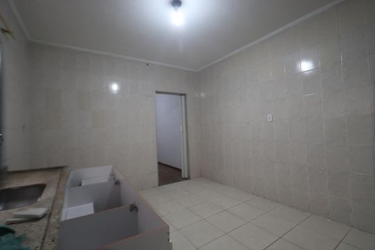 Cozinha de casa para alugar com 2 quartos, 80m² em Jardim Guairaca, São Paulo
