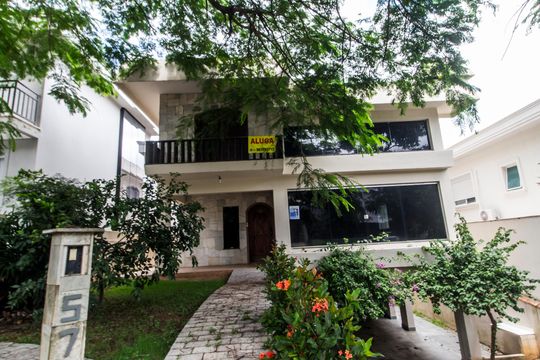 Vista da Rua de casa de condomínio para alugar com 4 quartos, 500m² em Alphaville, Santana de Parnaíba