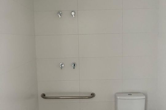 Banheiro de apartamento à venda com 1 quarto, 32m² em Santo Amaro, São Paulo