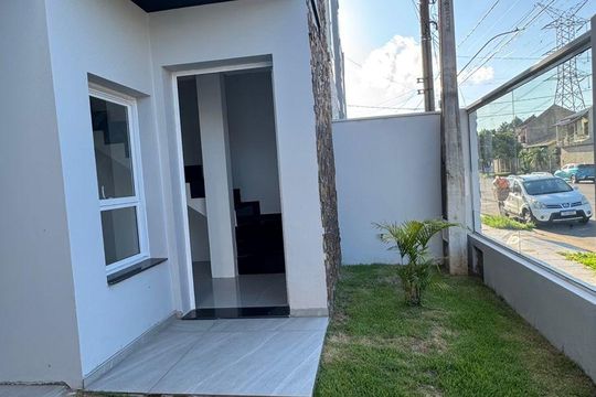 Área externa de casa à venda com 2 quartos, 90m² em São José, Canoas