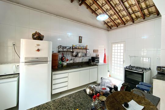 Cozinha de casa à venda com 3 quartos, 360m² em Fernão Dias, Belo Horizonte