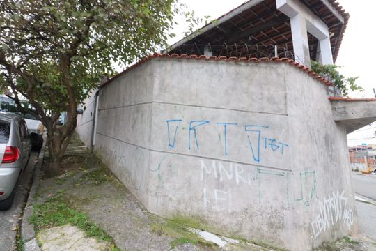 Fachada de casa à venda com 2 quartos, 100m² em Novo Osasco, Osasco