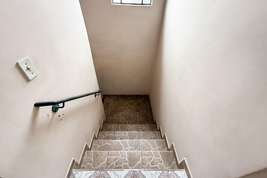 Escada de casa à venda com 3 quartos, 184m² em Vila Santista, São Paulo