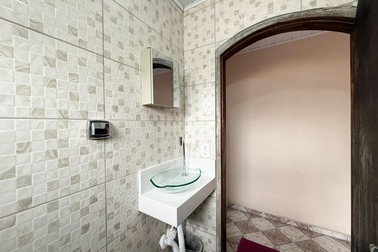Banheiro Social de casa à venda com 3 quartos, 184m² em Vila Santista, São Paulo