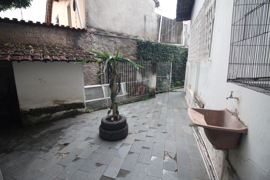 Quintal de casa para alugar com 4 quartos, 475m² em Bairro da Glória, Contagem