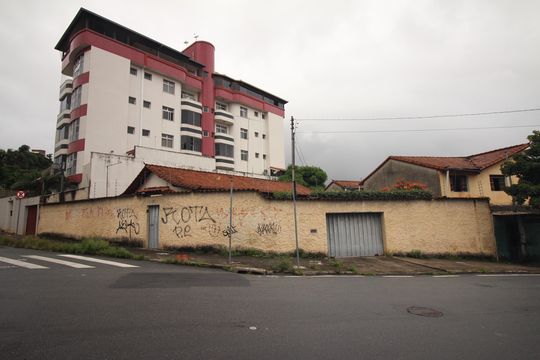 Fachada de casa para alugar com 4 quartos, 475m² em Bairro da Glória, Contagem