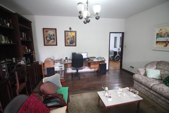 Casa para alugar com 4 quartos, 475m² em Bairro da Glória, Contagem