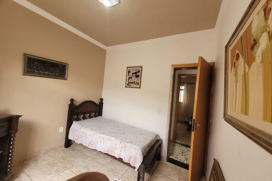 Quarto de casa à venda com 3 quartos, 380m² em Gr Ouro Branco, Contagem