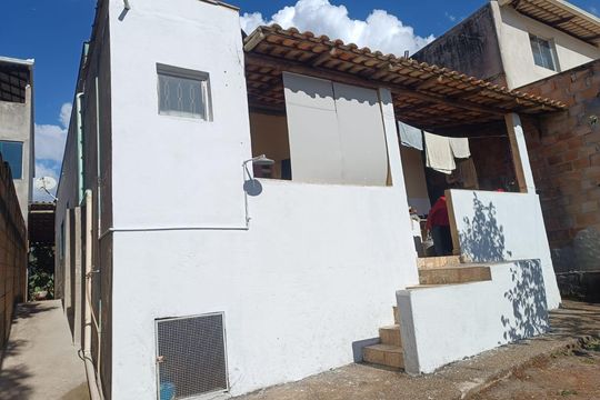 Fachada de casa à venda com 3 quartos, 380m² em Gr Ouro Branco, Contagem