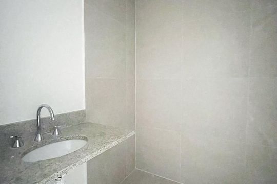Banheiro de apartamento para alugar com 1 quarto, 35m² em Passo d’Areia, Porto Alegre
