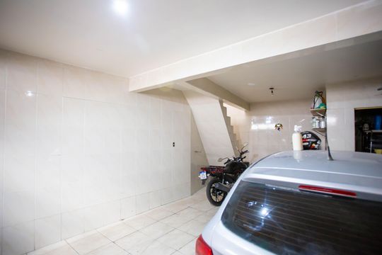 Garagem de casa à venda com 2 quartos, 350m² em Vila Nogueira, Diadema