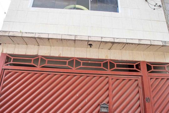 Fachada de casa à venda com 2 quartos, 350m² em Vila Nogueira, Diadema