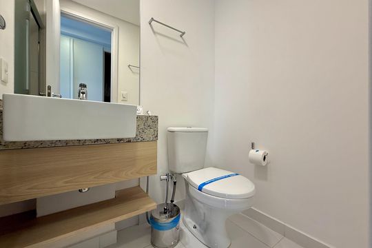 Banheiro Suíte  de apartamento para alugar com 1 quarto, 44m² em Jardim das Acacias, São Paulo