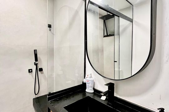 Banheiro  de kitnet/studio à venda com 1 quarto, 42m² em Copacabana, Rio de Janeiro