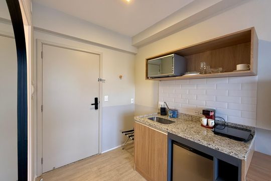 Cozinha  de kitnet/studio à venda com 0 quarto, 22m² em Jardim das Acacias, São Paulo