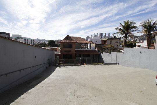 Garagem de casa para alugar com 4 quartos, 525m² em Palmeiras , Belo Horizonte