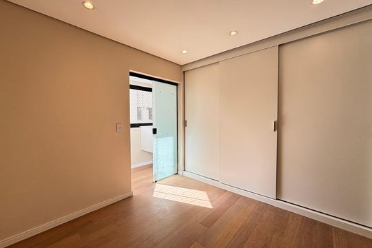 Suíte de apartamento para alugar com 3 quartos, 94m² em Vila Olímpia, São Paulo