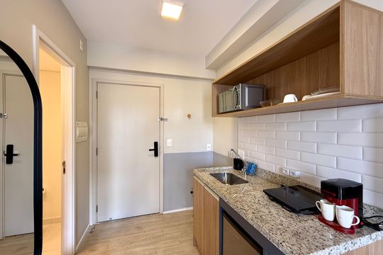 Cozinha  de kitnet/studio à venda com 0 quarto, 22m² em Jardim das Acacias, São Paulo