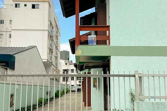 Plaquinha de casa de condomínio para alugar com 3 quartos, 100m² em Ingleses do Rio Vermelho, Florianópolis