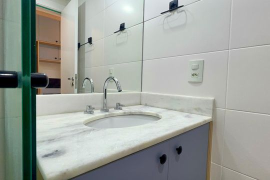 Banheiro de apartamento à venda com 1 quarto, 29m² em Sumarezinho, São Paulo