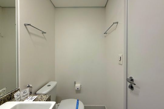 Banheiro  de kitnet/studio à venda com 0 quarto, 22m² em Jardim das Acacias, São Paulo