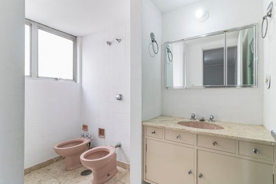 Banheiro da Suíte de apartamento à venda com 3 quartos, 107m² em Itaim Bibi, São Paulo