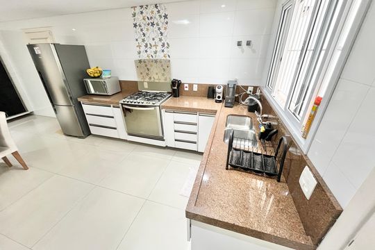Cozinha de casa à venda com 3 quartos, 247m² em Vila Pita, São Paulo