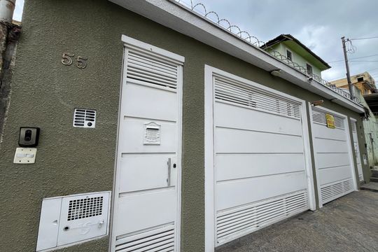 Fachada de casa à venda com 3 quartos, 247m² em Vila Pita, São Paulo