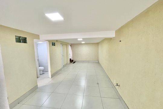Garagem de casa à venda com 3 quartos, 247m² em Vila Pita, São Paulo