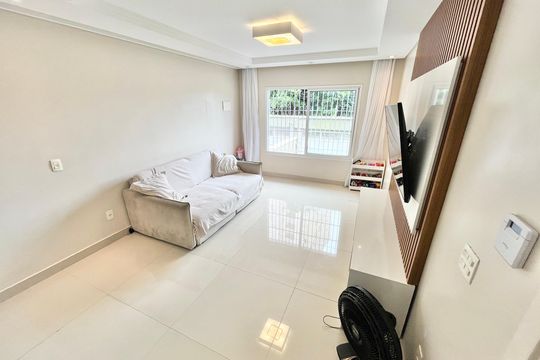 Sala de casa à venda com 3 quartos, 247m² em Vila Pita, São Paulo