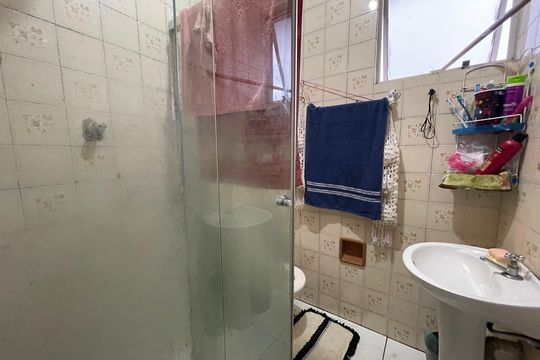 Banheiro de apartamento à venda com 3 quartos, 64m² em Jardim Jucara, São Paulo