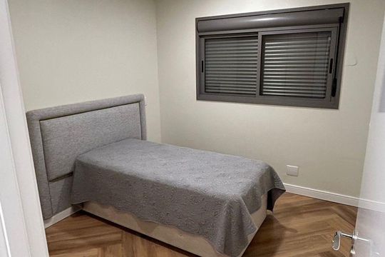Quarto de apartamento à venda com 3 quartos, 114m² em Passo da Areia, Porto Alegre