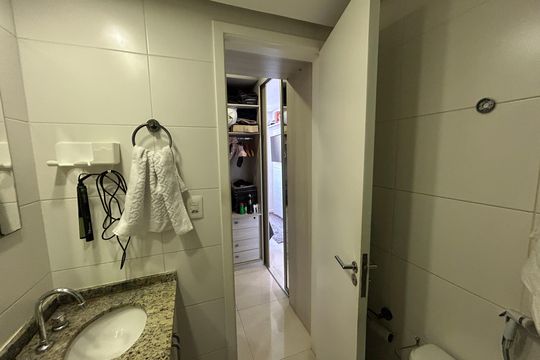 Banheiro da Suíte 1 de apartamento à venda com 4 quartos, 160m² em Vila Valqueire, Rio de Janeiro