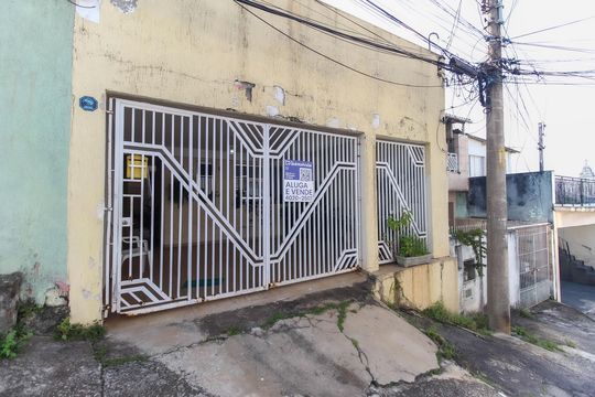 Fachada de casa à venda com 3 quartos, 150m² em Itaquera, São Paulo