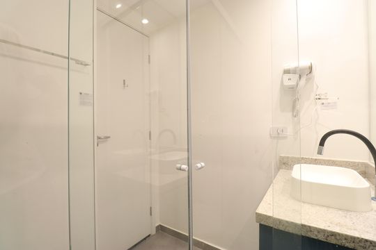 Banheiro  de apartamento para alugar com 1 quarto, 25m² em Pompeia, São Paulo