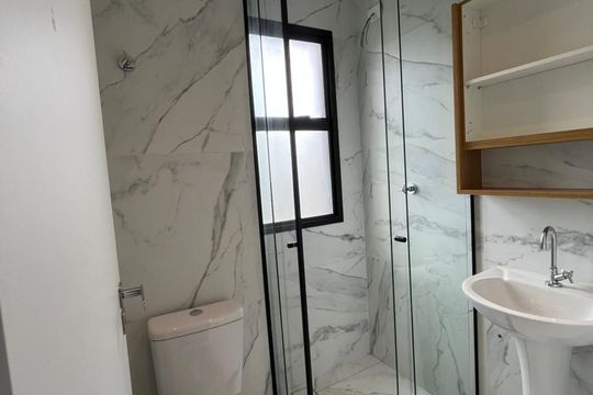 Banheiro de apartamento para alugar com 1 quarto, 27m² em Vila Formosa, São Paulo