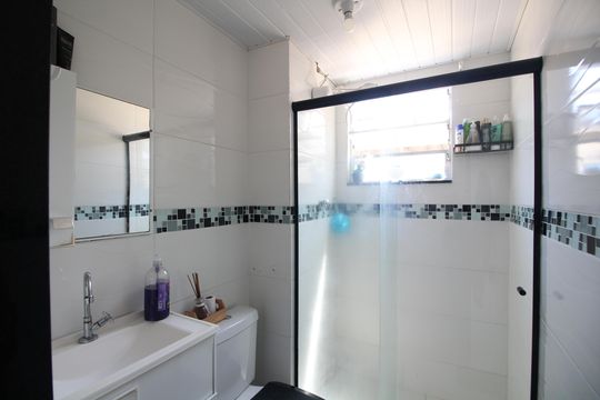 Banheiro de apartamento à venda com 2 quartos, 52m² em Taquara, Rio de Janeiro