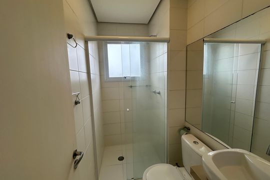 Banheiro de apartamento à venda com 2 quartos, 55m² em Jardim Sao Pedro, Barueri